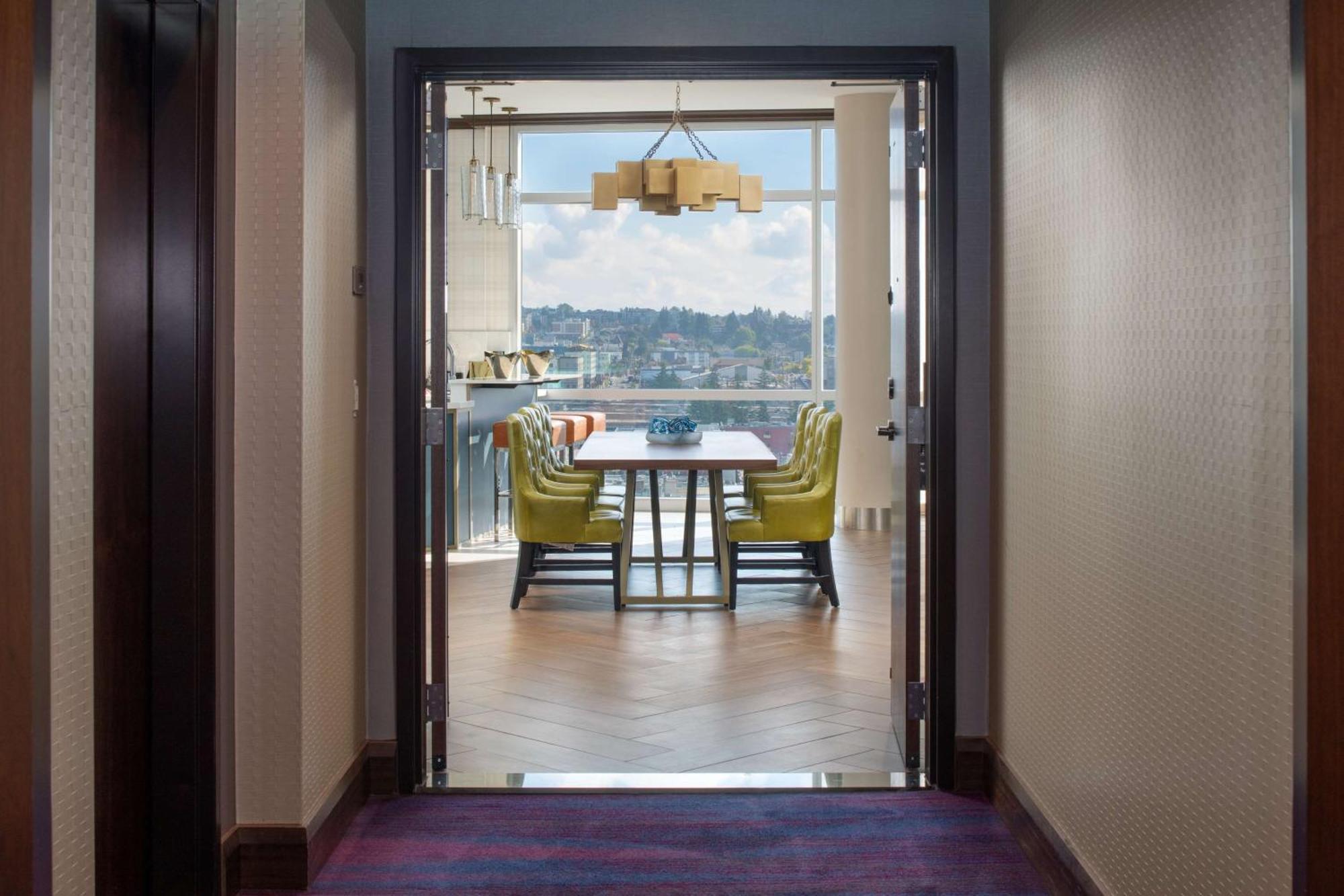 Embassy Suites By Hilton Seattle Downtown Pioneer Square Exterior photo